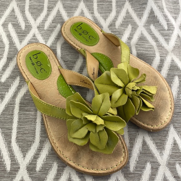 Born Shoes - Born Sandals Leather Flower Green Flip-Flop Size: 7.5